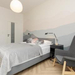 Cozy & Spacious Family Apartment by Noclegi Renters