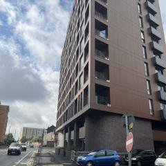 Charming 2-Bed Apartment in Salford newly built