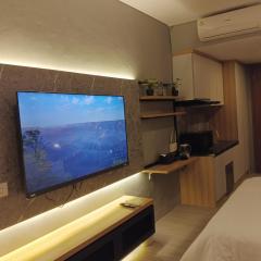 Free Shuttle Thamrin City Apartments at Nagoya with Netflix & Youtube Premium by MESA