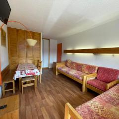 Appartement 2P pour 4 pers., balcon sud, au pied des pistes, centre Les Menuires - FR-1-452-204