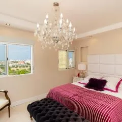 The White Apartment: Luxury, Beach and Design