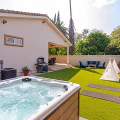 Regal 4 bed with hot tub close to Universal sleeps 15