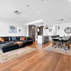 Belle Escapes - Beach Retreat Townhouse Glenelg