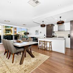 Belle Escapes - Beach Retreat Townhouse Glenelg