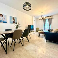 beautiful 2 bedrooms apartment by the beach