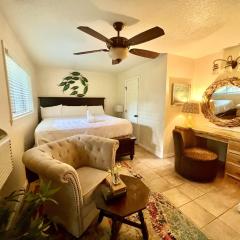 Poolside King Cabana with full kitchen, king bed, sleeper sofa and pool access, Hotel Room