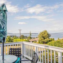 Charming beach home with Ocean & Mt. Baker View