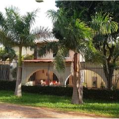 Casa de 4 habitaciones con piscina en barrio cerrado a 5 minutos del Aeropuerto Internacional