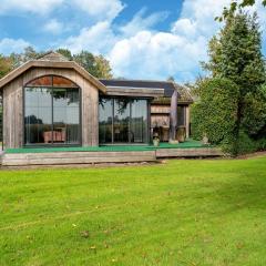 Fantastic Chalet near open water and with open views and terras