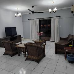 4Seasons Homestay (D05-08)