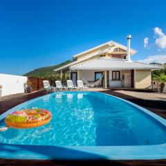 Casa com piscina frente ao mar Praia do Santinho