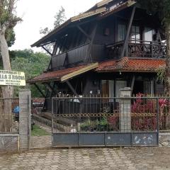 villa kayu argapuri resort ciwidey