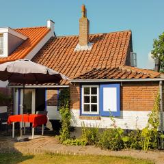 Countryside Bliss: Historic Cottage by the Sea