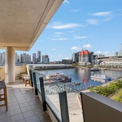 Spectacular Victoria Harbour Apartment Docklands