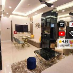Stylish 2 Bedroom Condo Near BGC and Airport with Fast WiFi