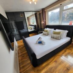 R3 SUPERKING SIZED BED & 75'' tv on the wall in Clapham