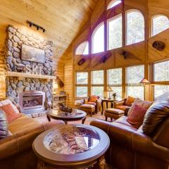 Spacious Packwood Cabin with Hot Tub - Near River