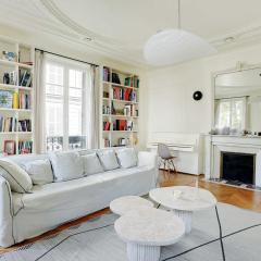 Spacious Home full of Light in the Heart of Les Batignolles
