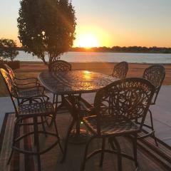 Lakefront Family Vacation Home close to Frisco and Dallas