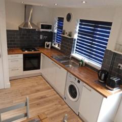 Broxtowe house -3 bed House parking Nottingham