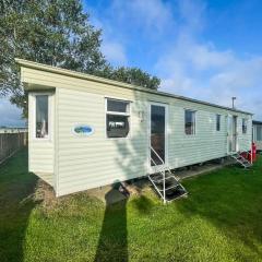 Caravan By The Sea At California Cliffs Holiday Park In Norfolk Ref 50014b