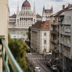 Parliament and River View near Castle District