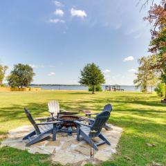 Lake Palestine Vacation Rental with Deck, Boat Dock