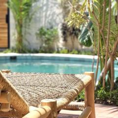 Villa Alamanda Maya Seminyak center 2 bedr with private Pool