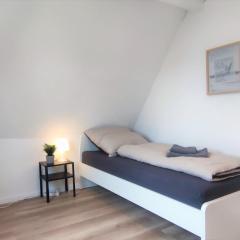 Moderne Monteurwohnung für 6 Personen bei Villingen-Schwenningen, TV, Einzelbetten, WLAN, Bettwäsche, Handtücher inklusive - TR01