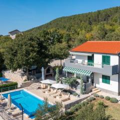 Family Villa Old Garden with heated swimming pool and private tavern