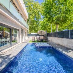 Villa de lujo. Piscina con jacuzzi.