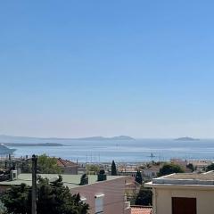 Tout proche gare et port, vue mer, clim et parking