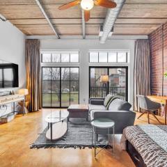 Charming 1BR Condo - Full Kitchen - Uptown Living