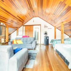 Quarto Chalé aconchegante em Casa da Família Anton próximo ao aeroporto
