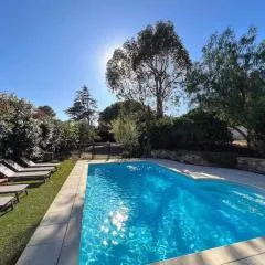 Grand Mas provençal, mer à 200m, parking privé fermé, piscine chauffée