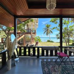 Beachfront house in Chaloklum