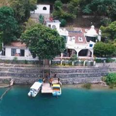 El Castillo en el Lago Atitlán