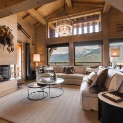 Luxury Megève Chalet, sleeps 8 with Mountain Views and Jacuzzi