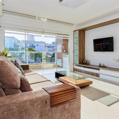 1075 Apartamento localizado a 100 metros da praia com 02 dormitórios e ampla sacada na praia do centro de Bombinhas