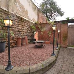 The Castle Apartment, Lots of Character Cosy and Comfortable, Private Garden and FREE Parking