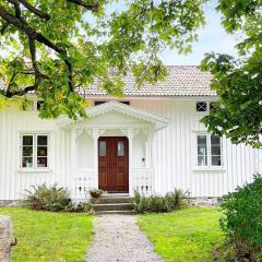 7 person holiday home in UDDEVALLA