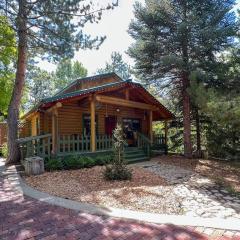 Cozy Forest Cottage at La Caille