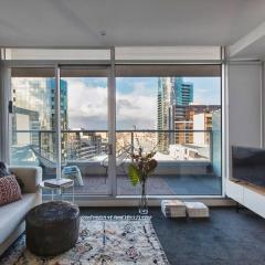 Easy Access to Chapel Street from this Sleek Stay