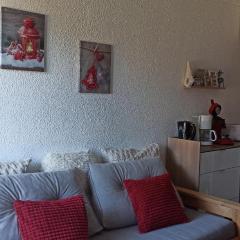 Ustou Guzet neige, appartement de 32 M2 avec balcon dans les Pyrénées aux pieds des pistes