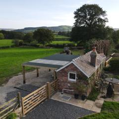 Quaint, rustic cabin with period features, stunning views & hot tub