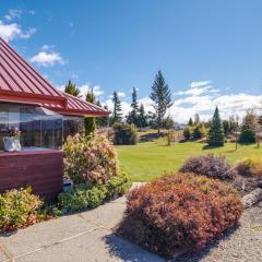 Mountain Majesty on Orchard-Wanaka Holiday Home