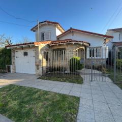 Chalet en zona Güemes-SOLO FAMILIAS