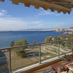 Seafront Family Apartment & free parking, the Cruiseflat