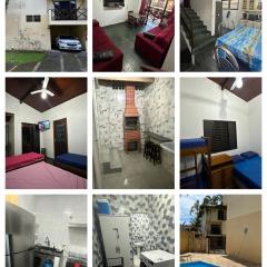 TRIPLEX piscina churrasqueira lava e seca Wi-Fi e 2 TVs em Condomínio com 90m2 no centro de Ubatuba