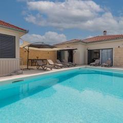 Villa Paloma with pool